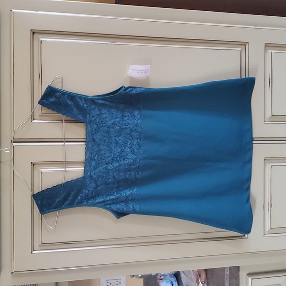 Camisoles (Lot Of 3) - Picture 2 of 5